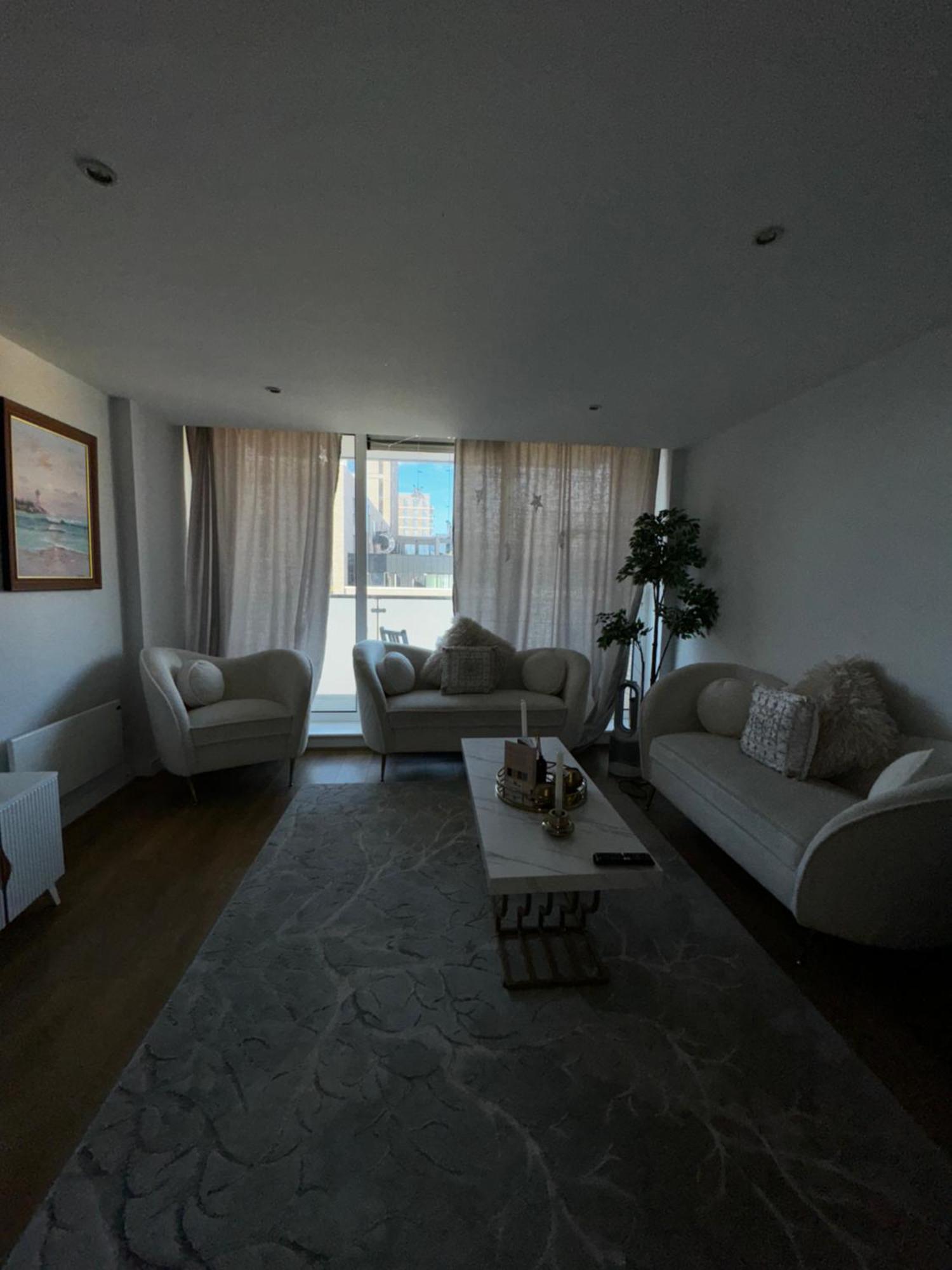 Apartment Entire Luxurious River Side 1 Bedroom Flat East Excel Airport London