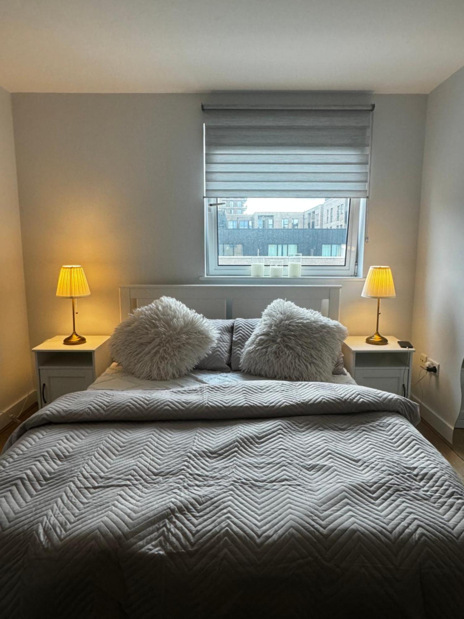 Apartment Entire Luxurious River Side 1 Bedroom Flat East Excel Airport