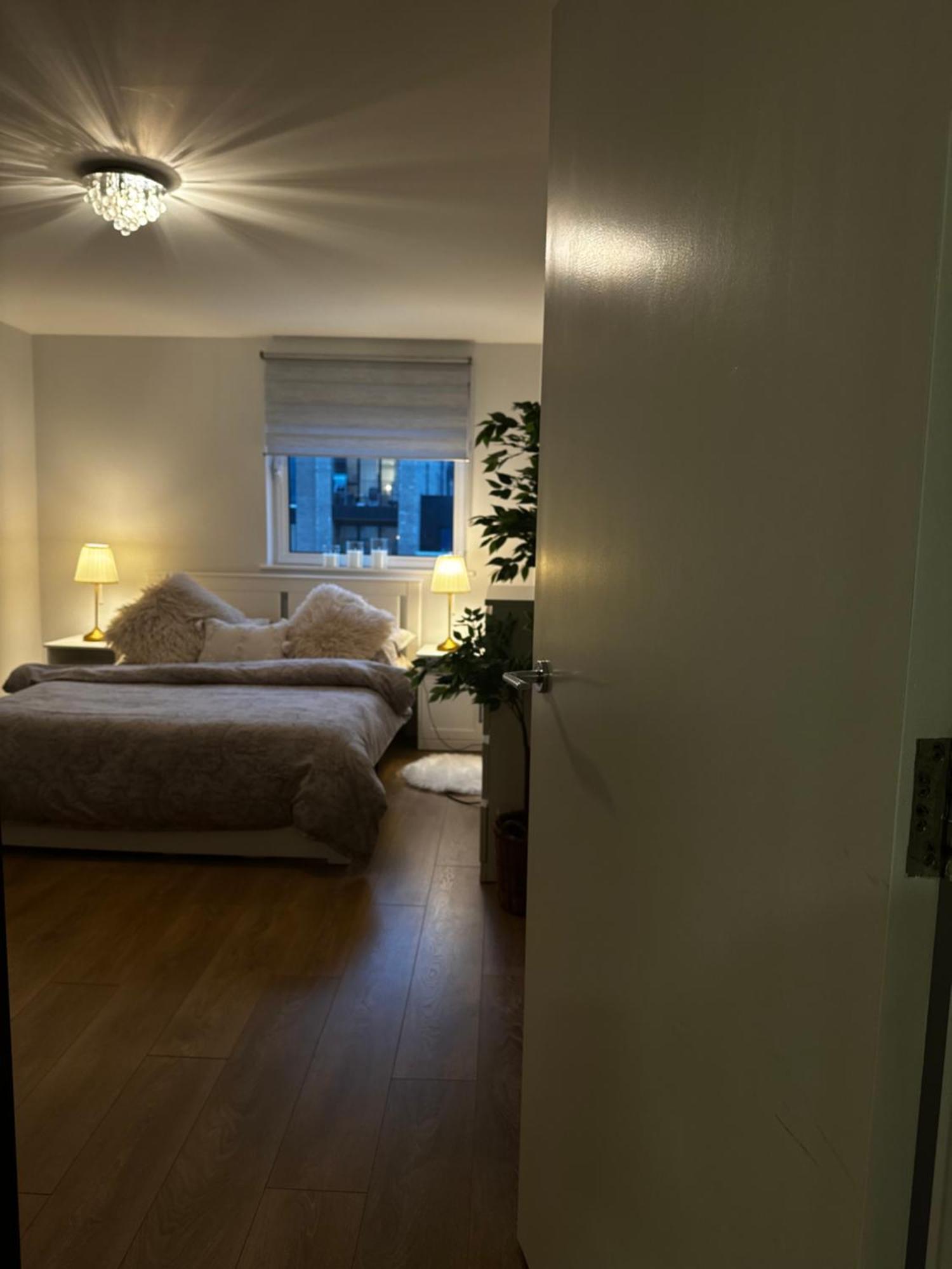 Apartment Entire Luxurious River Side 1 Bedroom Flat East Excel Airport
