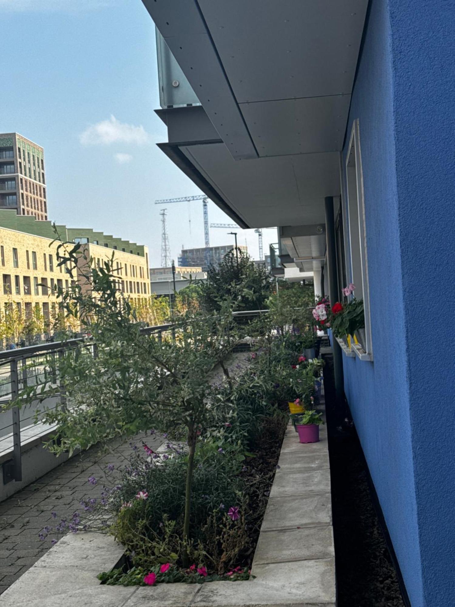 Entire Luxurious River Side 1 Bedroom Flat East Excel Airport *