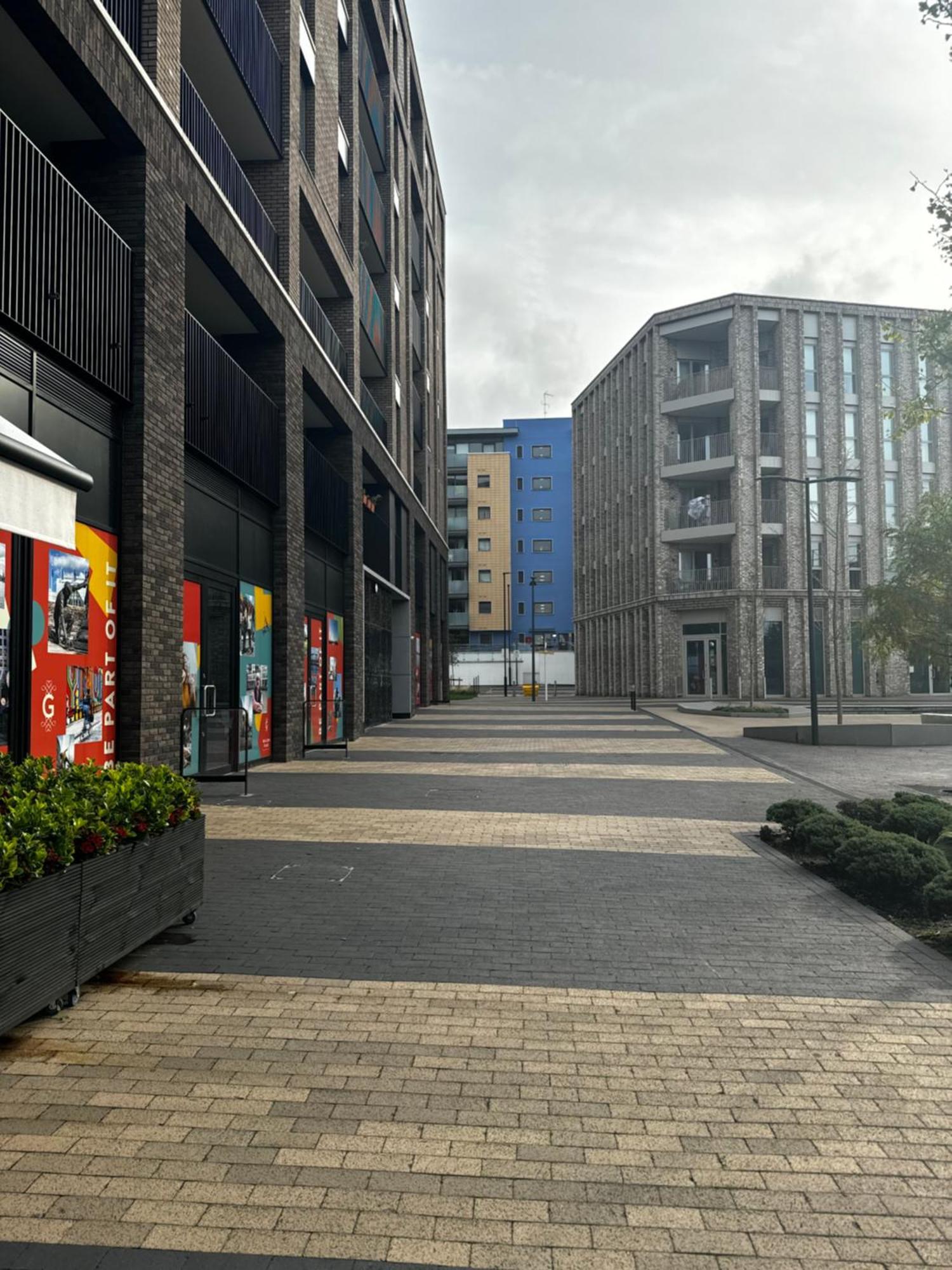 Entire Luxurious River Side 1 Bedroom Flat East Excel Airport * London